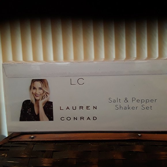 LC Lauren Conrad Polar Bear Salt/Pepper Shaker - Picture 6 of 6